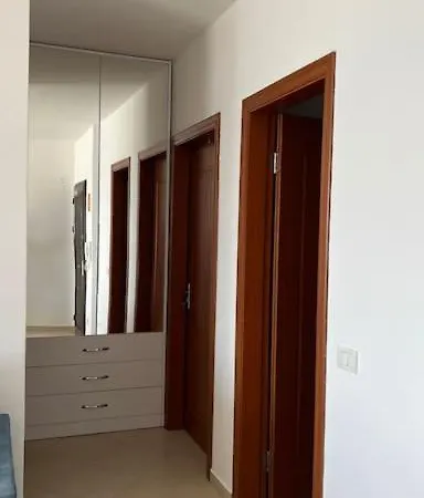 Good Times & Tan Lines شقة