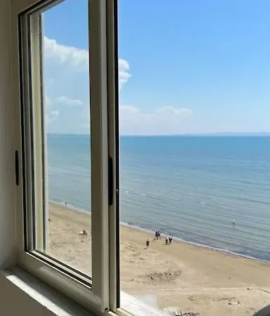 Good Times & Tan Lines دراس