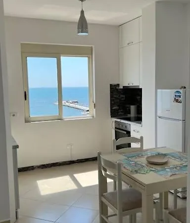 Good Times & Tan Lines دراس