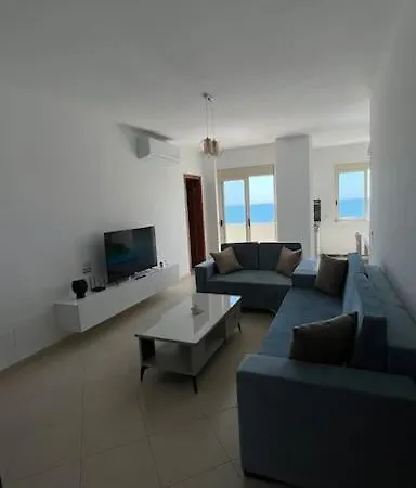 Good Times & Tan Lines دراس