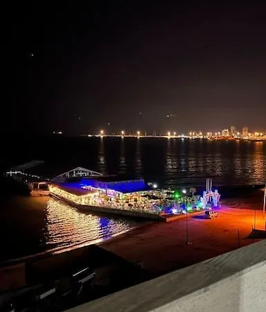 Good Times & Tan Lines شقة