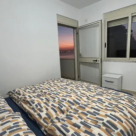 Good Times & Tan Lines شقة