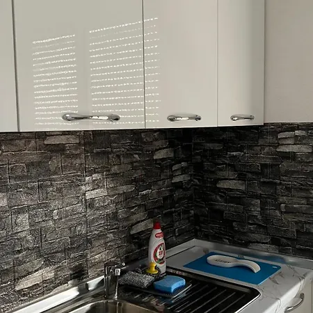 Good Times & Tan Lines